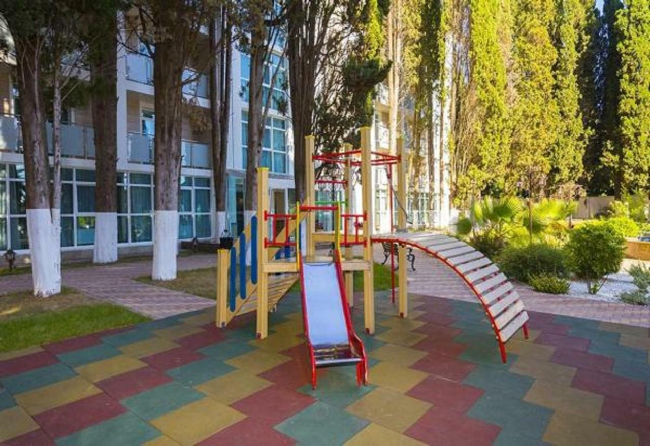 Hotel Cheluskintsev Gagry Exterior photo